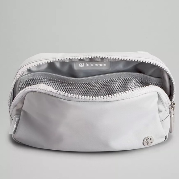 Lululemon everywhere belt bag 1L silver drop word mark - Picture 4 of 14